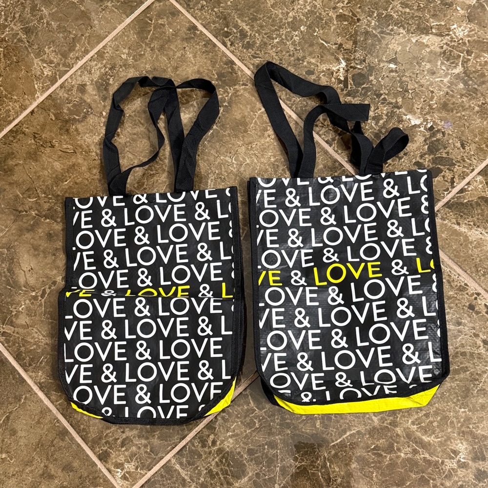 Black and White Love Tote Bags